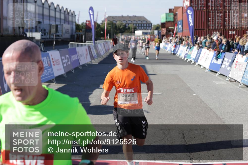 03.10.2025 - Köhlbrandbrückenlauf Jannik Wohlers http://msf.ph/oto/9125526 03.10.2025 13:07:14 Ziel 4444, 4649, 4804, 6065, 6302, 6427, 6467, 6822 meine-sportfotos.de