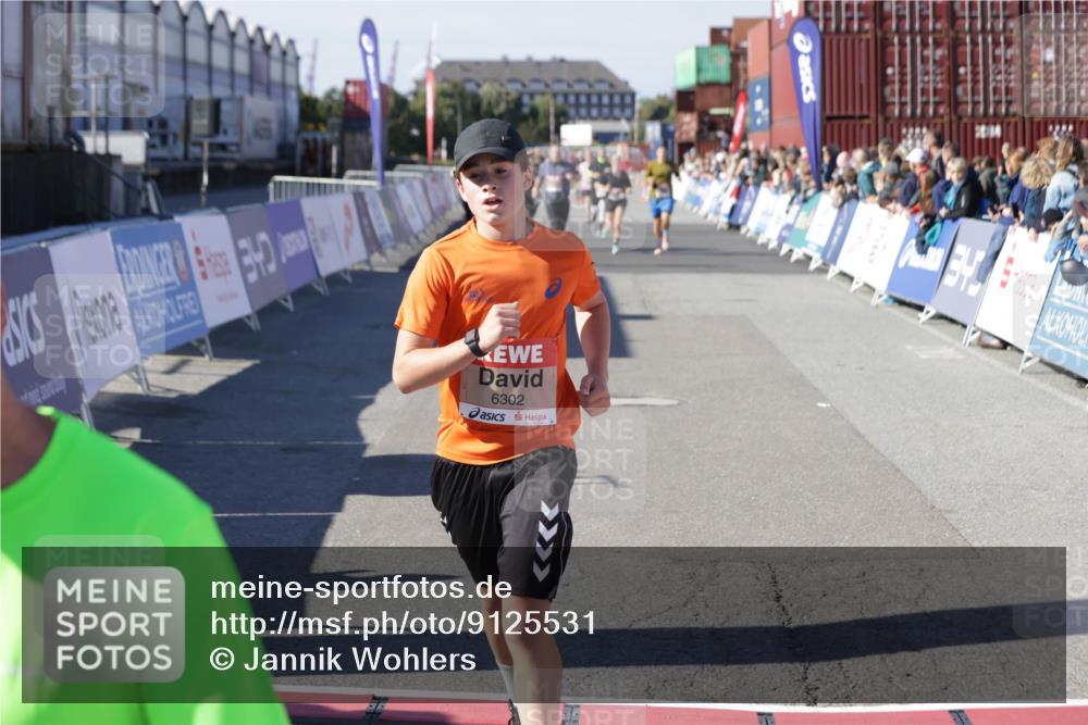 03.10.2025 - Köhlbrandbrückenlauf Jannik Wohlers http://msf.ph/oto/9125531 03.10.2025 13:07:14 Ziel 4444, 4649, 4804, 6065, 6302, 6427, 6467, 6822 meine-sportfotos.de