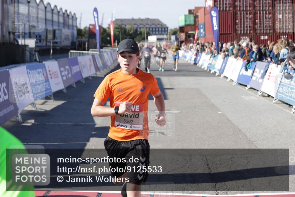 03.10.2025 - Köhlbrandbrückenlauf Jannik Wohlers http://msf.ph/oto/9125533 03.10.2025 13:07:14 Ziel 4444, 4649, 4804, 6065, 6302, 6427, 6467, 6822 meine-sportfotos.de