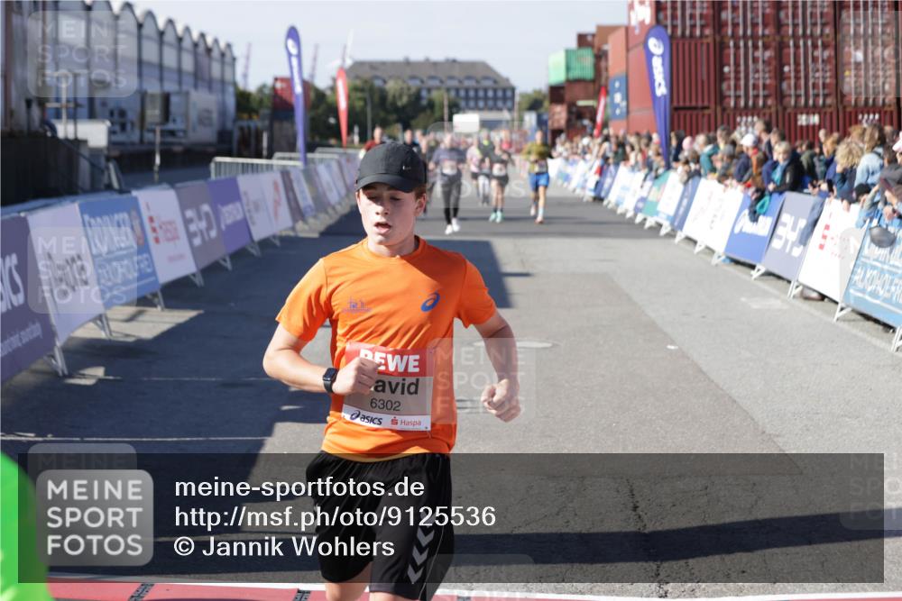 03.10.2025 - Köhlbrandbrückenlauf Jannik Wohlers http://msf.ph/oto/9125536 03.10.2025 13:07:14 Ziel 4444, 4649, 4804, 6065, 6302, 6427, 6467, 6822 meine-sportfotos.de