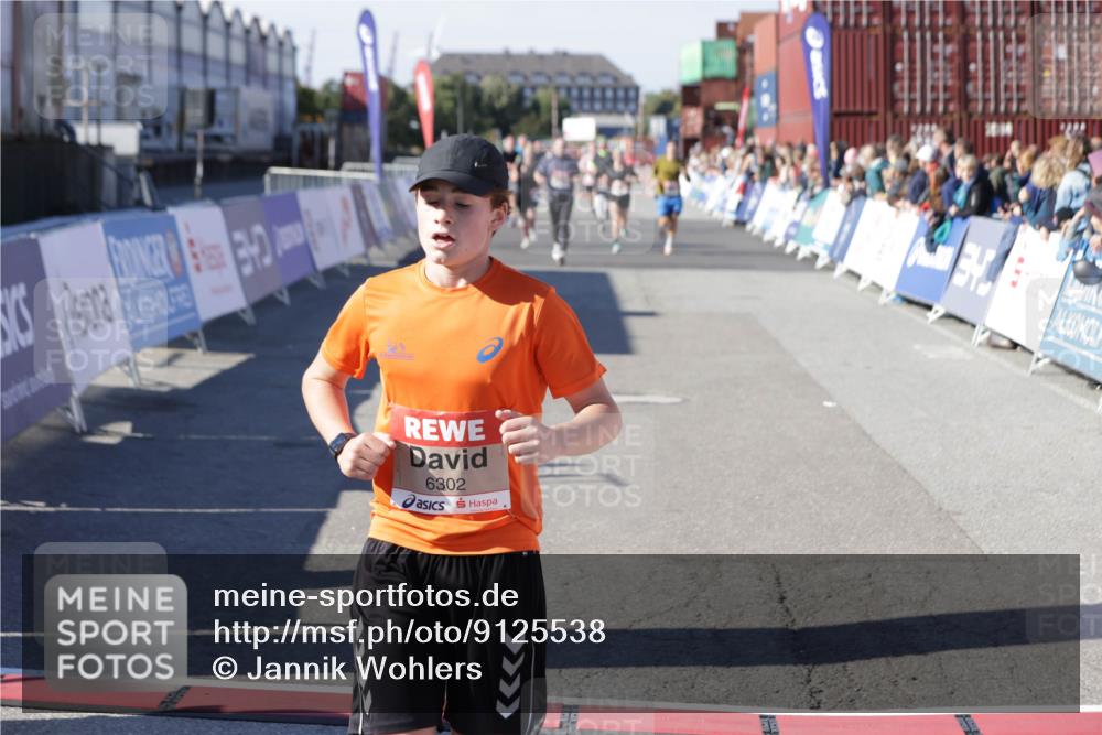 03.10.2025 - Köhlbrandbrückenlauf Jannik Wohlers http://msf.ph/oto/9125538 03.10.2025 13:07:14 Ziel 4444, 4649, 4804, 6065, 6302, 6427, 6467, 6822 meine-sportfotos.de