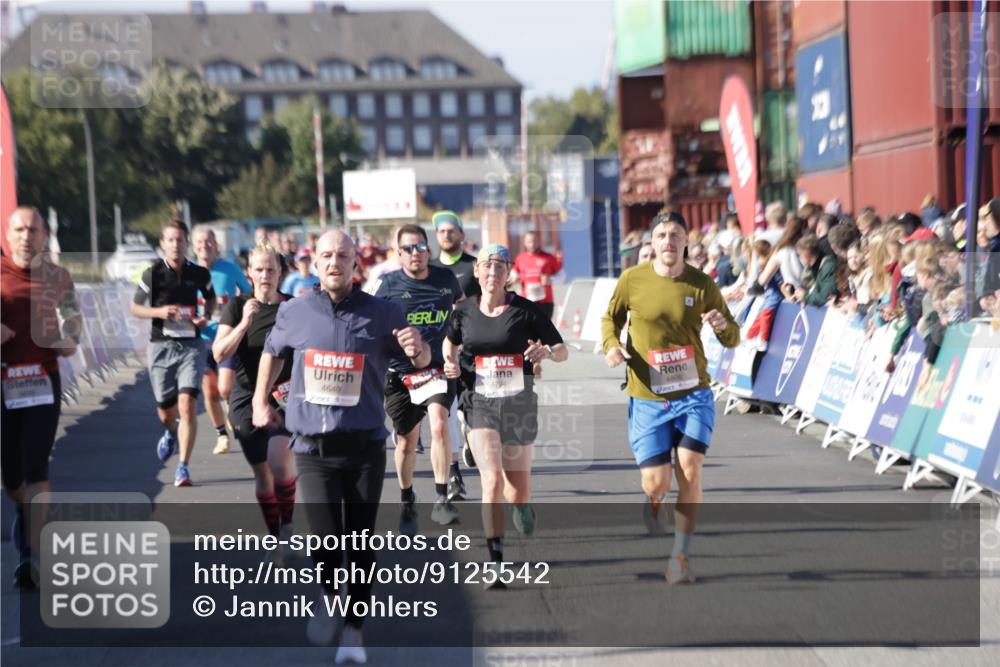 03.10.2025 - Köhlbrandbrückenlauf Jannik Wohlers http://msf.ph/oto/9125542 03.10.2025 13:07:17 Ziel 4444, 4590, 4649, 4794, 4806, 5645, 5646, 6302, 6459, 6467 meine-sportfotos.de