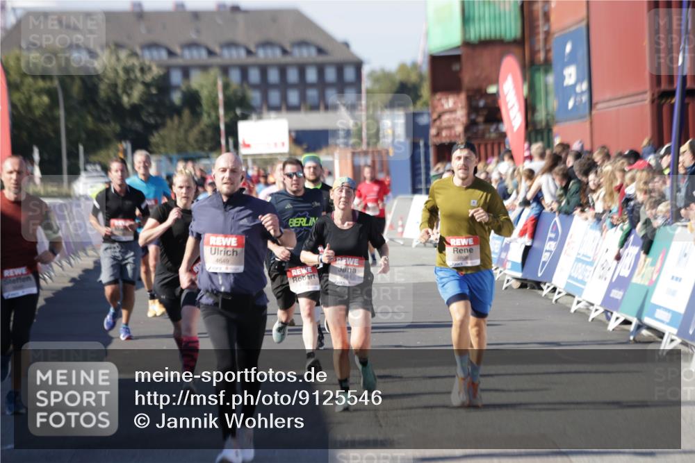 03.10.2025 - Köhlbrandbrückenlauf Jannik Wohlers http://msf.ph/oto/9125546 03.10.2025 13:07:17 Ziel 4444, 4590, 4649, 4794, 4806, 5645, 5646, 6302, 6459, 6467 meine-sportfotos.de
