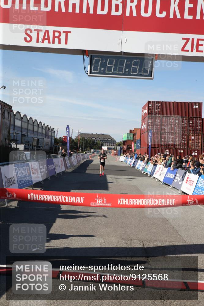 03.10.2025 - Köhlbrandbrückenlauf Jannik Wohlers http://msf.ph/oto/9125568 03.10.2025 12:41:51 Ziel 6099 meine-sportfotos.de