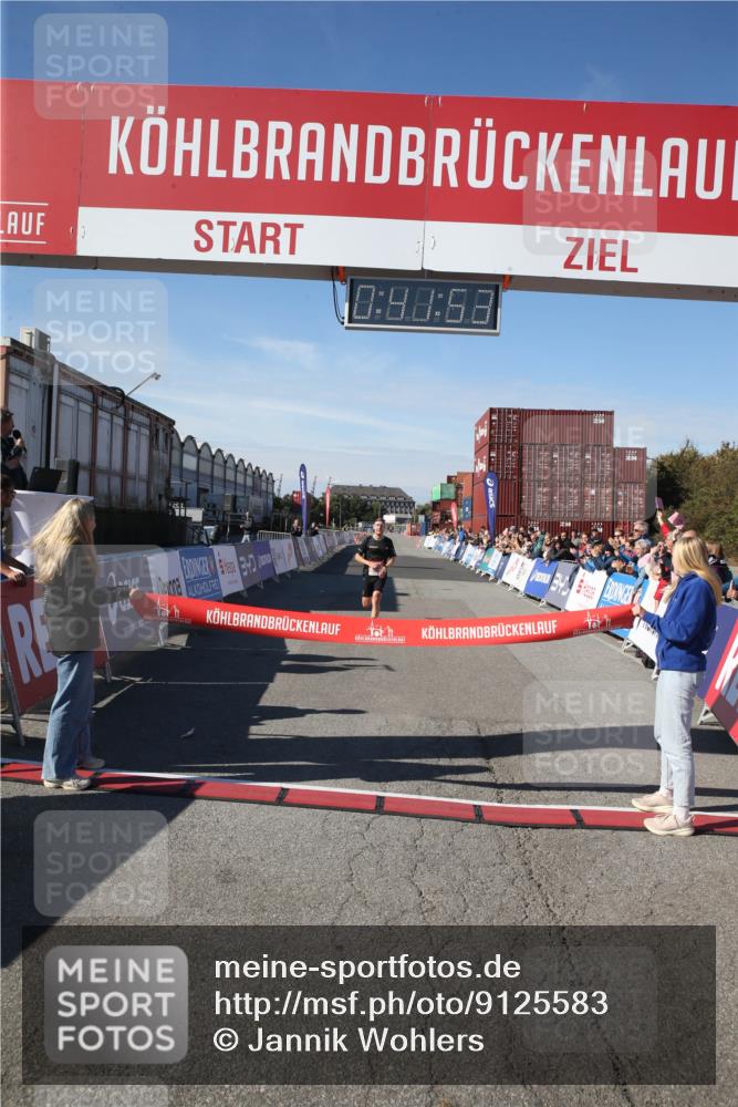 03.10.2025 - Köhlbrandbrückenlauf Jannik Wohlers http://msf.ph/oto/9125583 03.10.2025 12:41:54 Ziel 6099 meine-sportfotos.de
