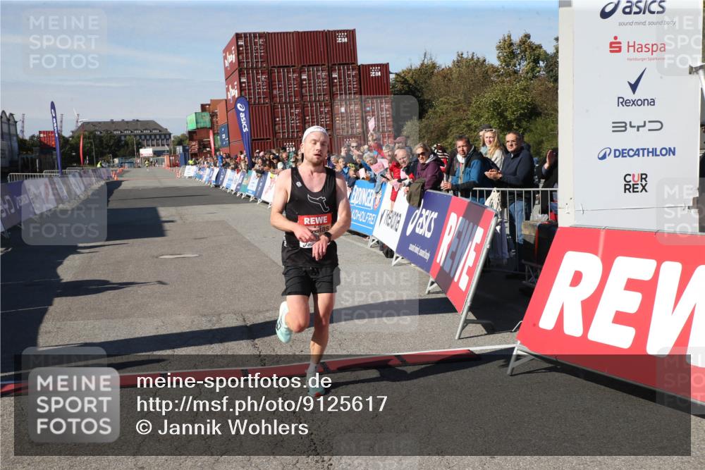 03.10.2025 - Köhlbrandbrückenlauf Jannik Wohlers http://msf.ph/oto/9125617 03.10.2025 12:44:57 Ziel 6610 meine-sportfotos.de