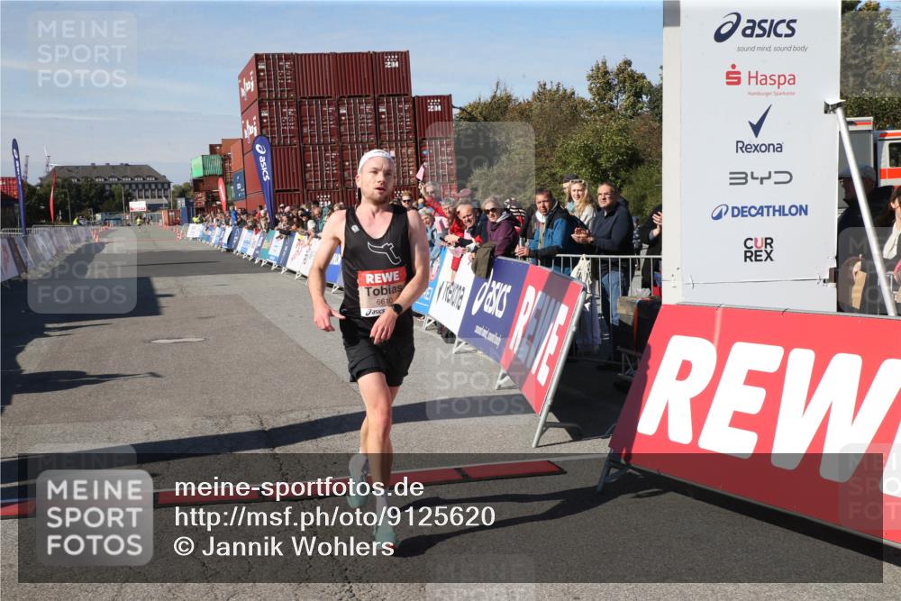 03.10.2025 - Köhlbrandbrückenlauf Jannik Wohlers http://msf.ph/oto/9125620 03.10.2025 12:44:57 Ziel 6610 meine-sportfotos.de