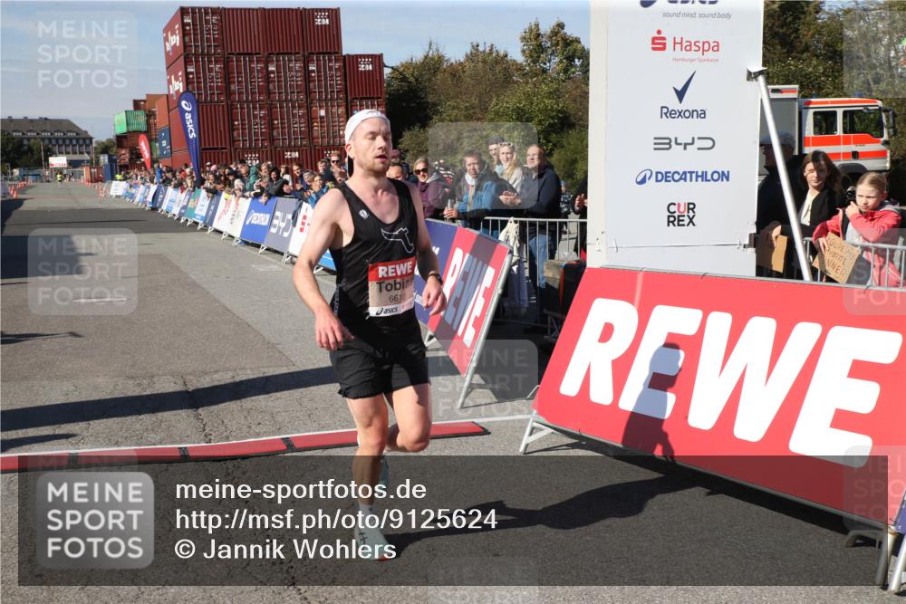 03.10.2025 - Köhlbrandbrückenlauf Jannik Wohlers http://msf.ph/oto/9125624 03.10.2025 12:44:57 Ziel 6610 meine-sportfotos.de