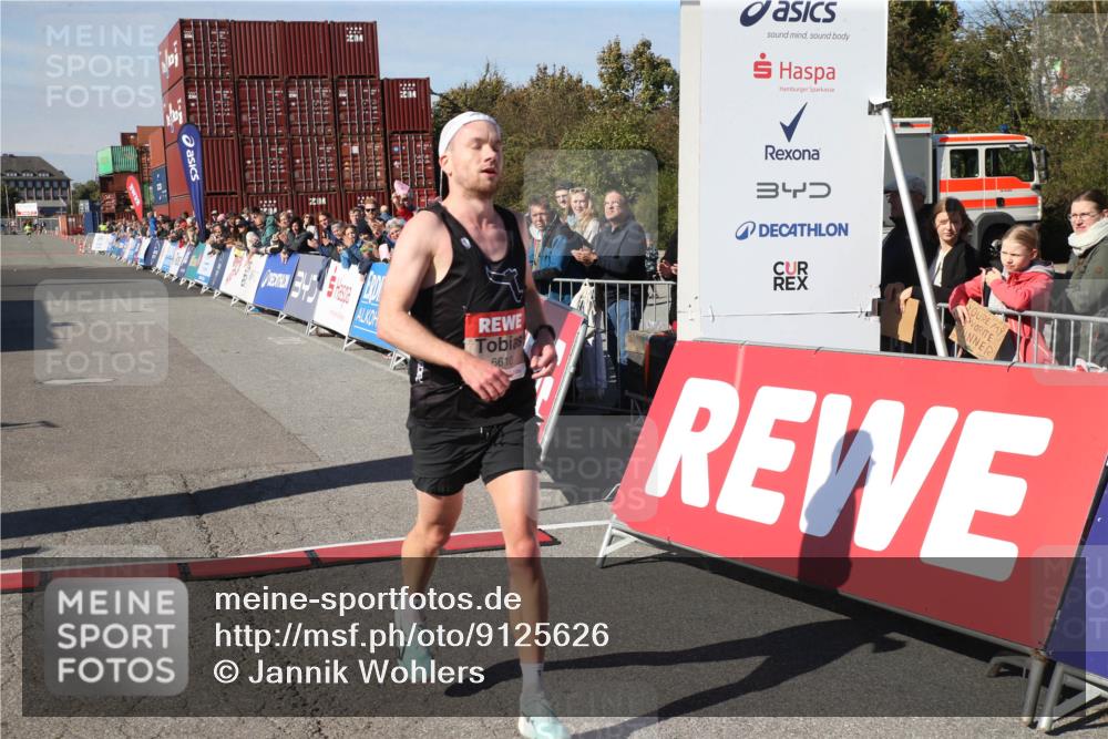 03.10.2025 - Köhlbrandbrückenlauf Jannik Wohlers http://msf.ph/oto/9125626 03.10.2025 12:44:57 Ziel 6610 meine-sportfotos.de