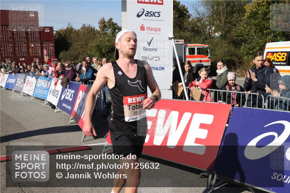 03.10.2025 - Köhlbrandbrückenlauf Jannik Wohlers http://msf.ph/oto/9125632 03.10.2025 12:44:58 Ziel 6610 meine-sportfotos.de