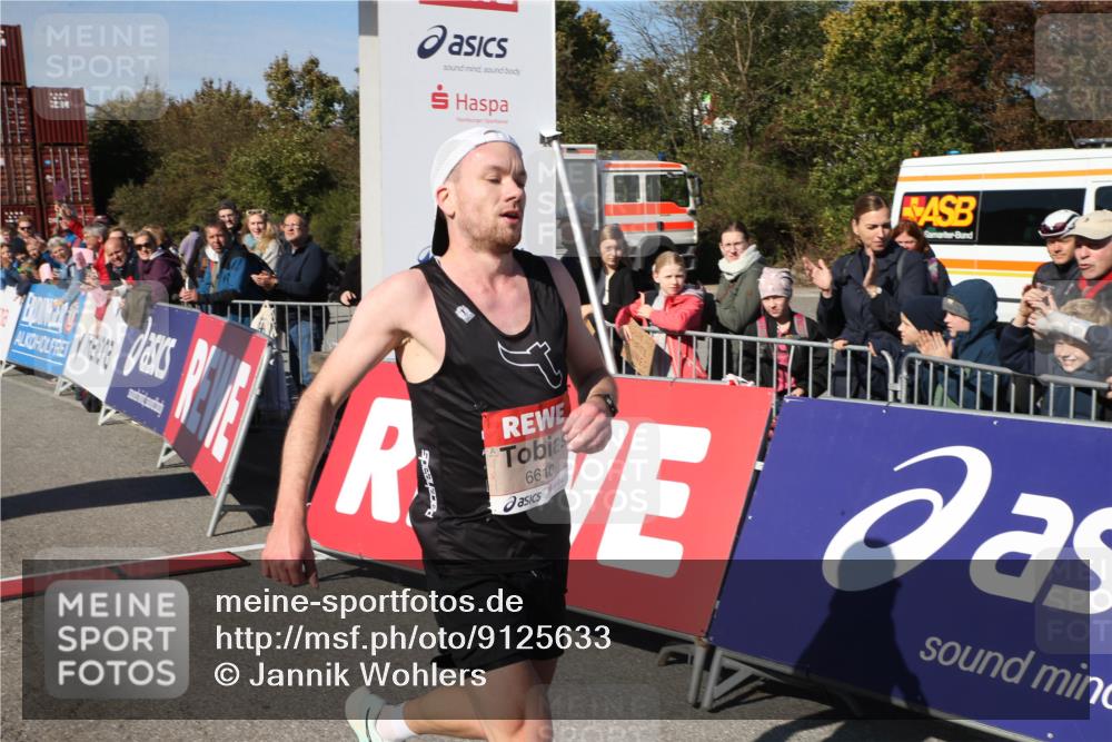 03.10.2025 - Köhlbrandbrückenlauf Jannik Wohlers http://msf.ph/oto/9125633 03.10.2025 12:44:58 Ziel 6610 meine-sportfotos.de