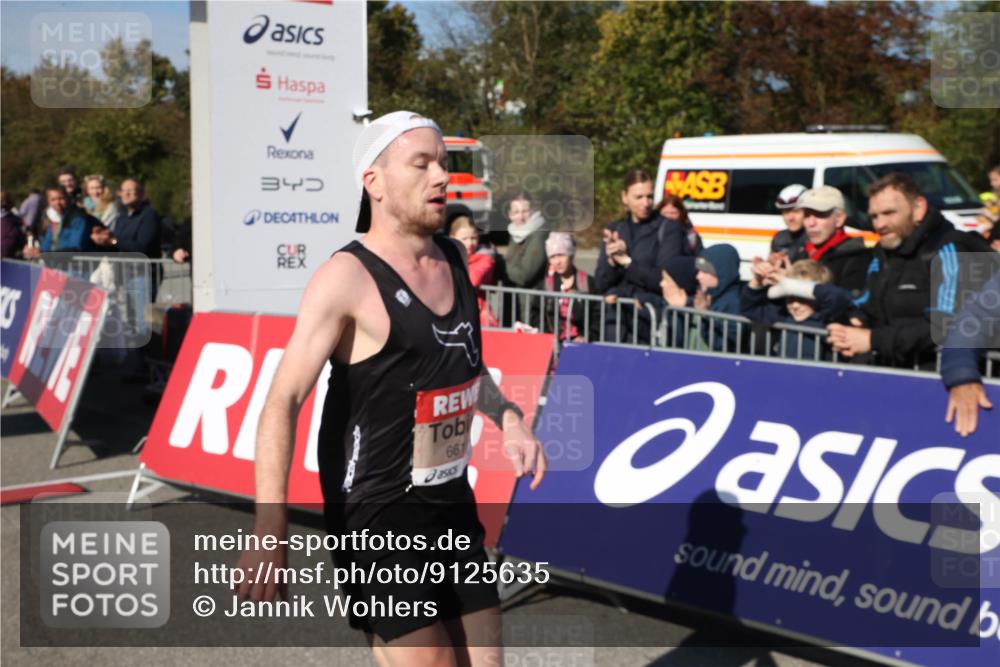 03.10.2025 - Köhlbrandbrückenlauf Jannik Wohlers http://msf.ph/oto/9125635 03.10.2025 12:44:58 Ziel 6610 meine-sportfotos.de
