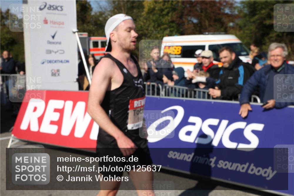 03.10.2025 - Köhlbrandbrückenlauf Jannik Wohlers http://msf.ph/oto/9125637 03.10.2025 12:44:58 Ziel 6610 meine-sportfotos.de