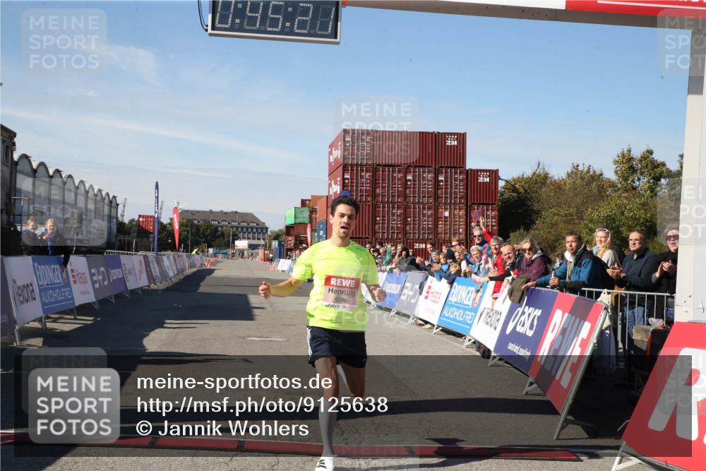 03.10.2025 - Köhlbrandbrückenlauf Jannik Wohlers http://msf.ph/oto/9125638 03.10.2025 12:45:22 Ziel 6280 meine-sportfotos.de