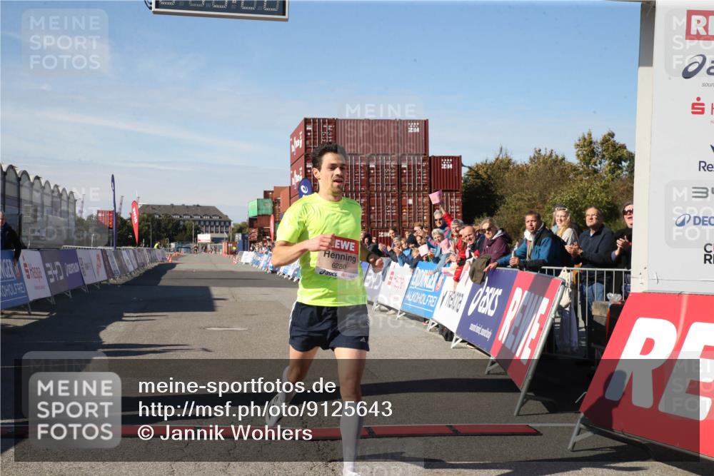 03.10.2025 - Köhlbrandbrückenlauf Jannik Wohlers http://msf.ph/oto/9125643 03.10.2025 12:45:22 Ziel 6280 meine-sportfotos.de
