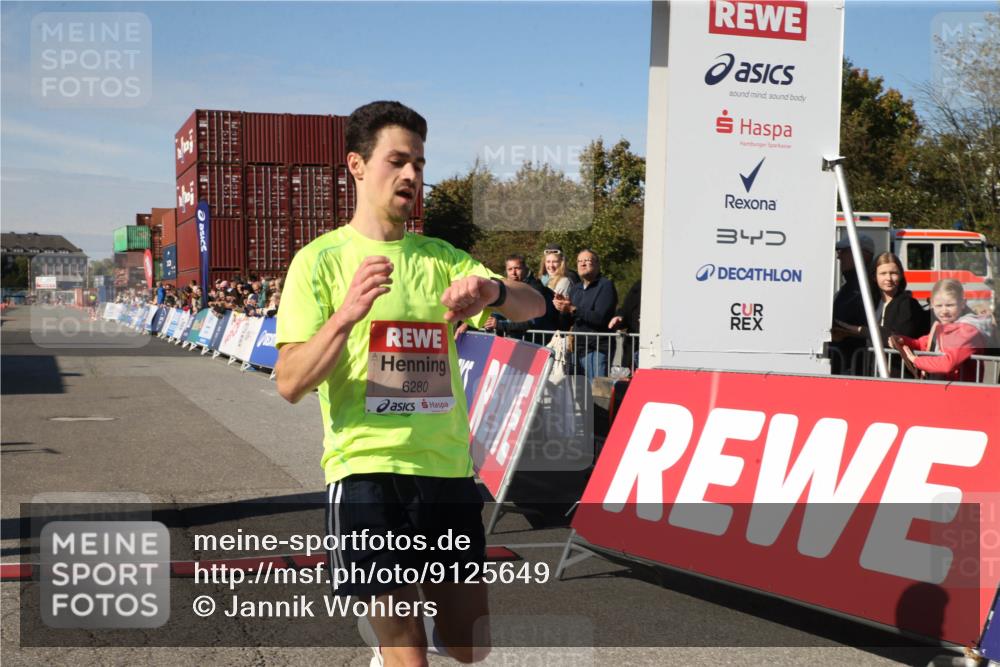 03.10.2025 - Köhlbrandbrückenlauf Jannik Wohlers http://msf.ph/oto/9125649 03.10.2025 12:45:22 Ziel 6280 meine-sportfotos.de
