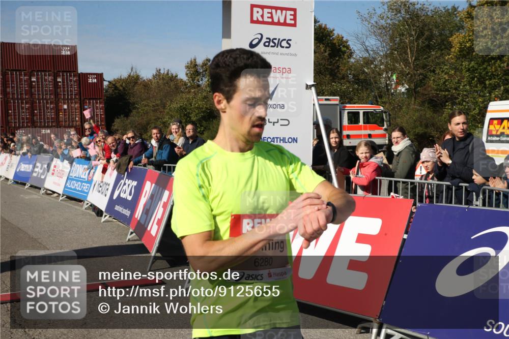 03.10.2025 - Köhlbrandbrückenlauf Jannik Wohlers http://msf.ph/oto/9125655 03.10.2025 12:45:23 Ziel 6280 meine-sportfotos.de