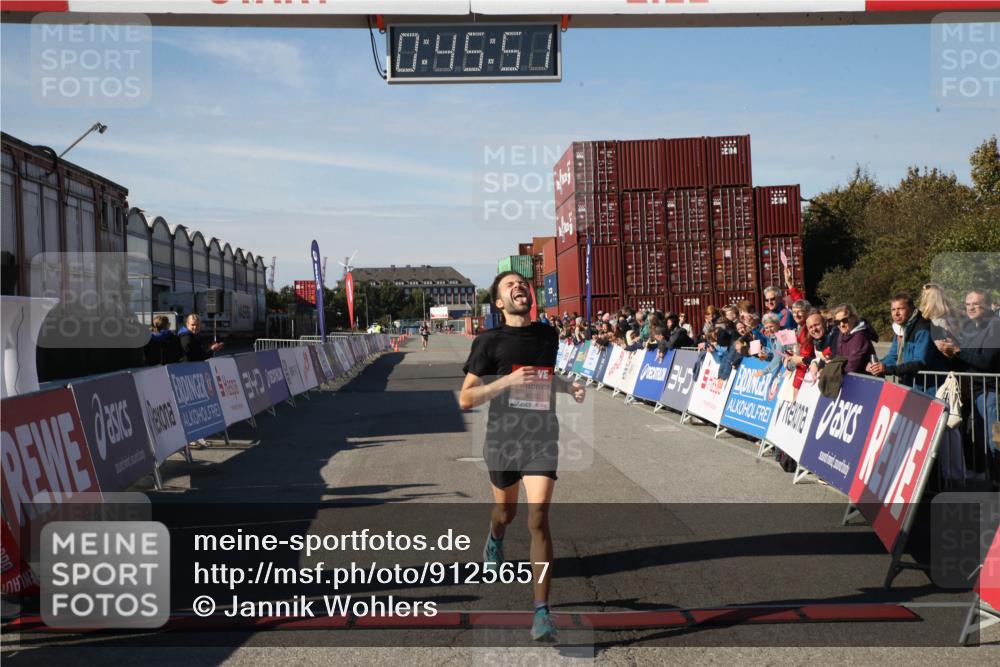 03.10.2025 - Köhlbrandbrückenlauf Jannik Wohlers http://msf.ph/oto/9125657 03.10.2025 12:45:51 Ziel 4010 meine-sportfotos.de