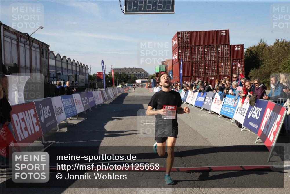 03.10.2025 - Köhlbrandbrückenlauf Jannik Wohlers http://msf.ph/oto/9125658 03.10.2025 12:45:52 Ziel 4010 meine-sportfotos.de