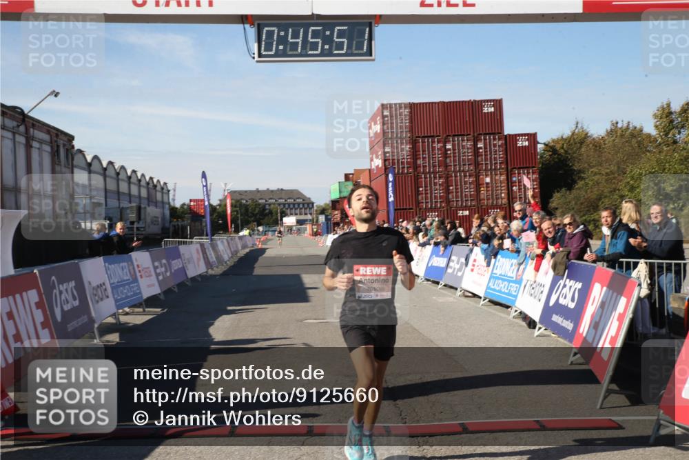03.10.2025 - Köhlbrandbrückenlauf Jannik Wohlers http://msf.ph/oto/9125660 03.10.2025 12:45:52 Ziel 4010 meine-sportfotos.de