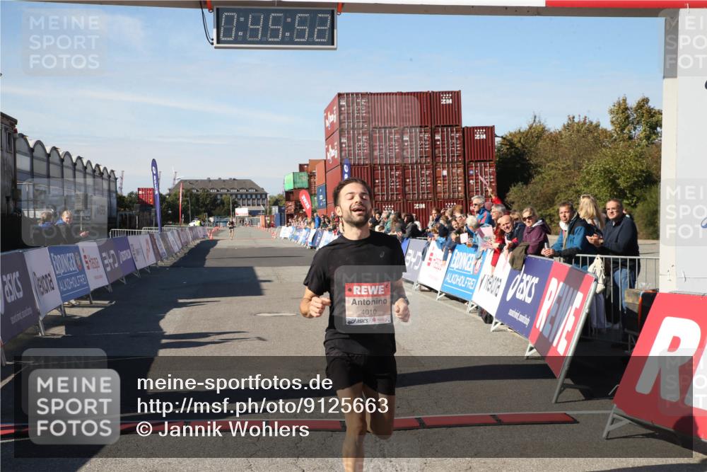03.10.2025 - Köhlbrandbrückenlauf Jannik Wohlers http://msf.ph/oto/9125663 03.10.2025 12:45:52 Ziel 4010 meine-sportfotos.de