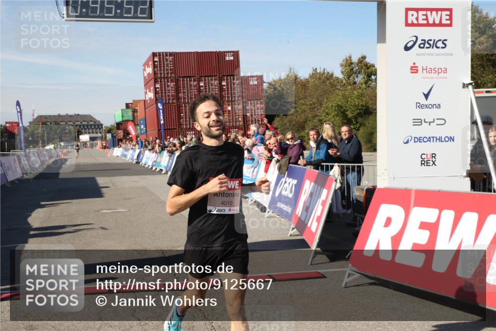 03.10.2025 - Köhlbrandbrückenlauf Jannik Wohlers http://msf.ph/oto/9125667 03.10.2025 12:45:52 Ziel 4010 meine-sportfotos.de