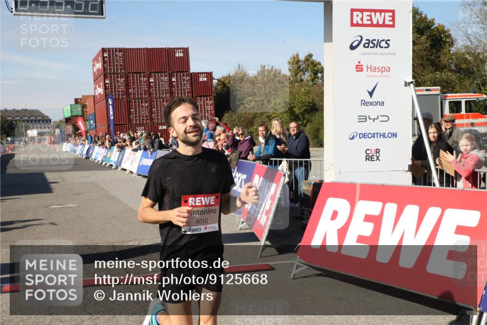 03.10.2025 - Köhlbrandbrückenlauf Jannik Wohlers http://msf.ph/oto/9125668 03.10.2025 12:45:52 Ziel 4010 meine-sportfotos.de