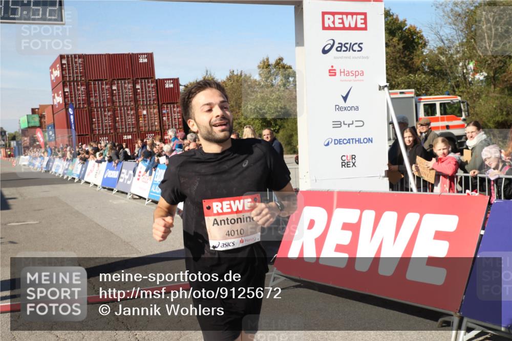 03.10.2025 - Köhlbrandbrückenlauf Jannik Wohlers http://msf.ph/oto/9125672 03.10.2025 12:45:53 Ziel 4010 meine-sportfotos.de