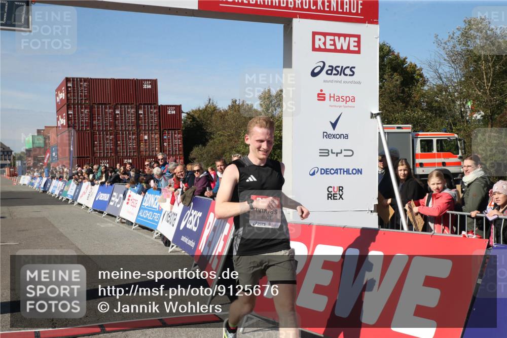 03.10.2025 - Köhlbrandbrückenlauf Jannik Wohlers http://msf.ph/oto/9125676 03.10.2025 12:46:08 Ziel 4004 meine-sportfotos.de