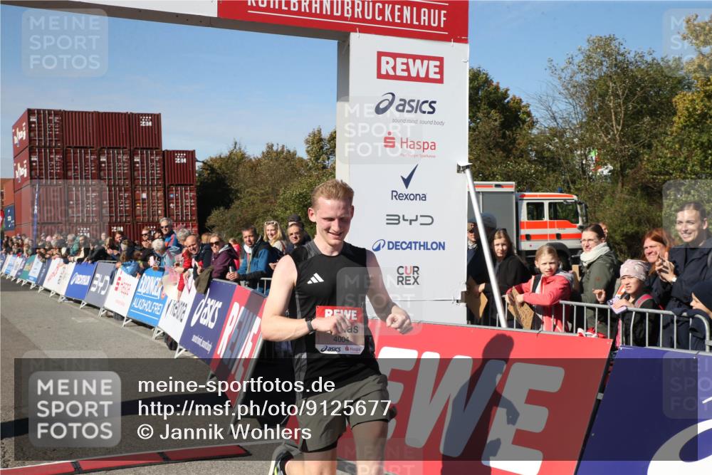 03.10.2025 - Köhlbrandbrückenlauf Jannik Wohlers http://msf.ph/oto/9125677 03.10.2025 12:46:08 Ziel 4004 meine-sportfotos.de