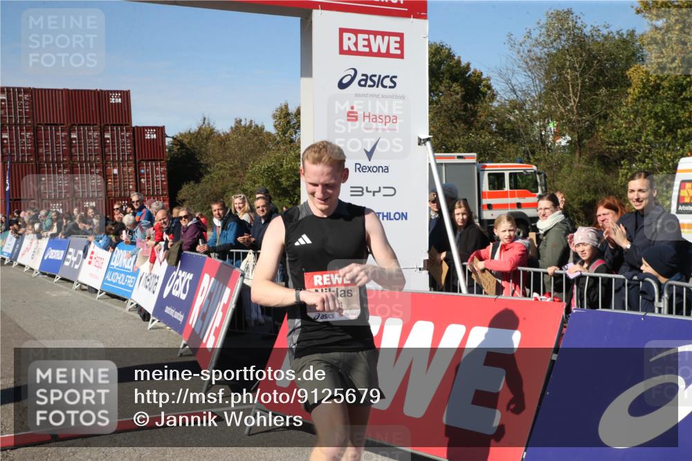 03.10.2025 - Köhlbrandbrückenlauf Jannik Wohlers http://msf.ph/oto/9125679 03.10.2025 12:46:08 Ziel 4004 meine-sportfotos.de