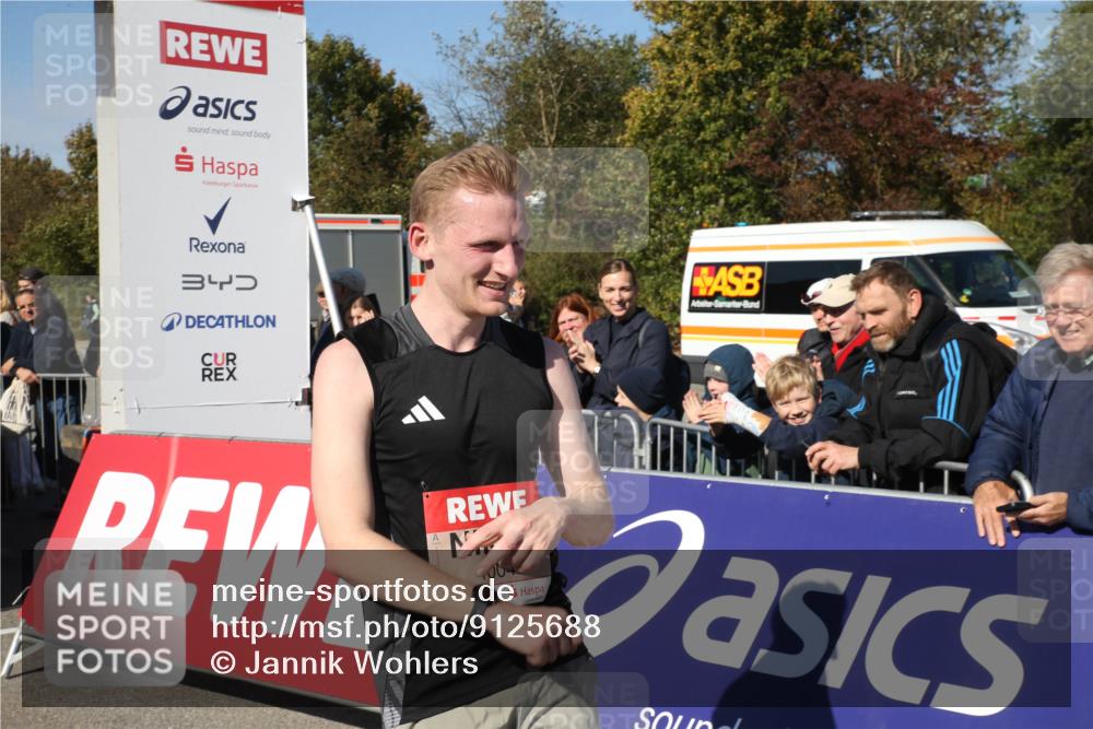 03.10.2025 - Köhlbrandbrückenlauf Jannik Wohlers http://msf.ph/oto/9125688 03.10.2025 12:46:09 Ziel 4004 meine-sportfotos.de