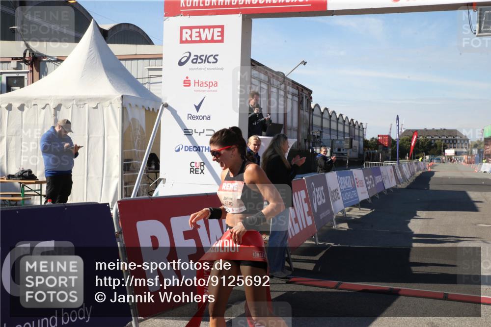 03.10.2025 - Köhlbrandbrückenlauf Jannik Wohlers http://msf.ph/oto/9125692 03.10.2025 12:46:52 Ziel 4027, 6483, 6516, 6740 meine-sportfotos.de
