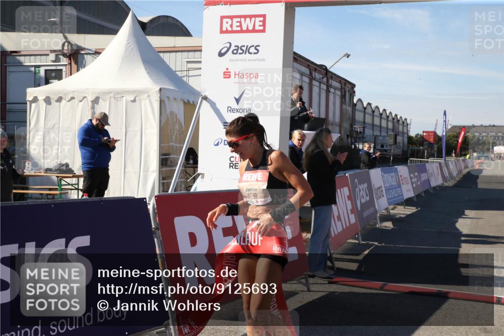 03.10.2025 - Köhlbrandbrückenlauf Jannik Wohlers http://msf.ph/oto/9125693 03.10.2025 12:46:52 Ziel 4027, 6483, 6516, 6740 meine-sportfotos.de