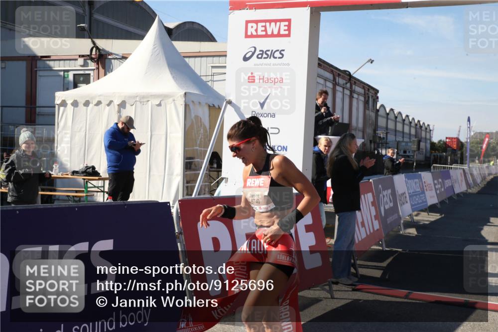 03.10.2025 - Köhlbrandbrückenlauf Jannik Wohlers http://msf.ph/oto/9125696 03.10.2025 12:46:52 Ziel 4027, 6483, 6516, 6740 meine-sportfotos.de