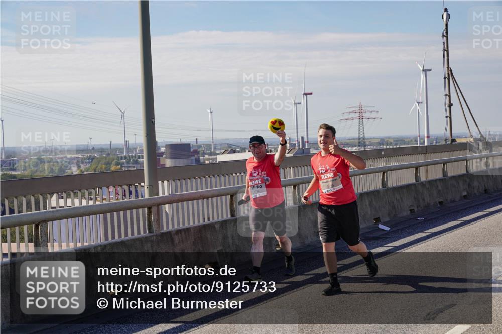 03.10.2025 - Köhlbrandbrückenlauf Michael Burmester http://msf.ph/oto/9125733 03.10.2025 13:10:06 Position 2 5736, 5735 meine-sportfotos.de