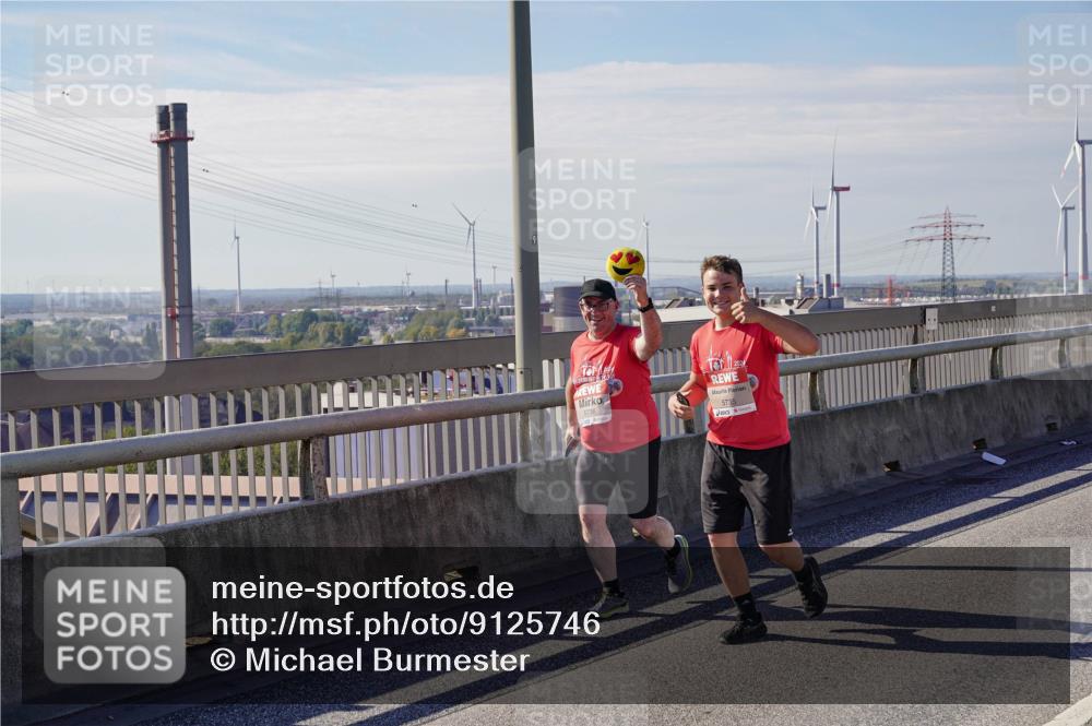 03.10.2025 - Köhlbrandbrückenlauf Michael Burmester http://msf.ph/oto/9125746 03.10.2025 13:10:07 Position 2 5736, 5735 meine-sportfotos.de