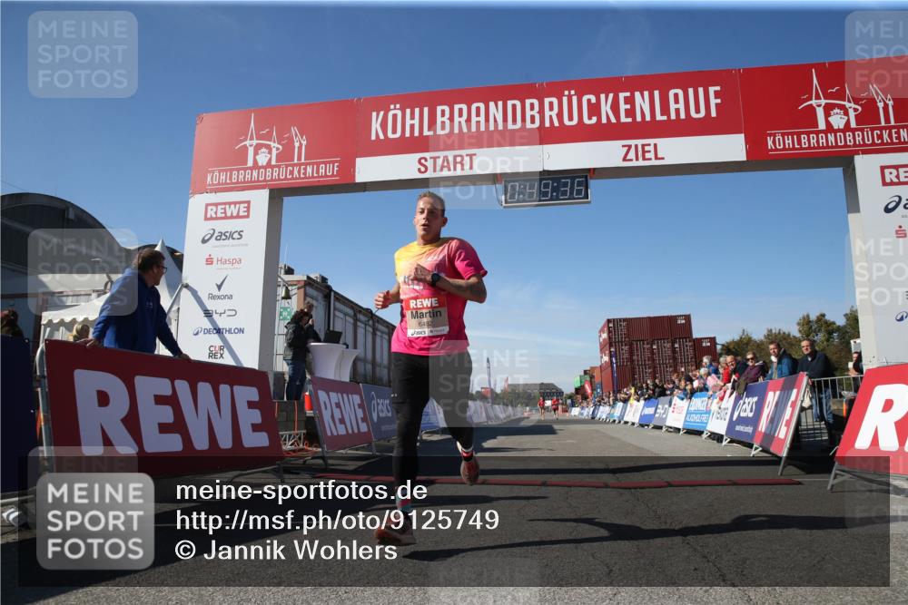 03.10.2025 - Köhlbrandbrückenlauf Jannik Wohlers http://msf.ph/oto/9125749 03.10.2025 12:49:36 Ziel 6482 meine-sportfotos.de