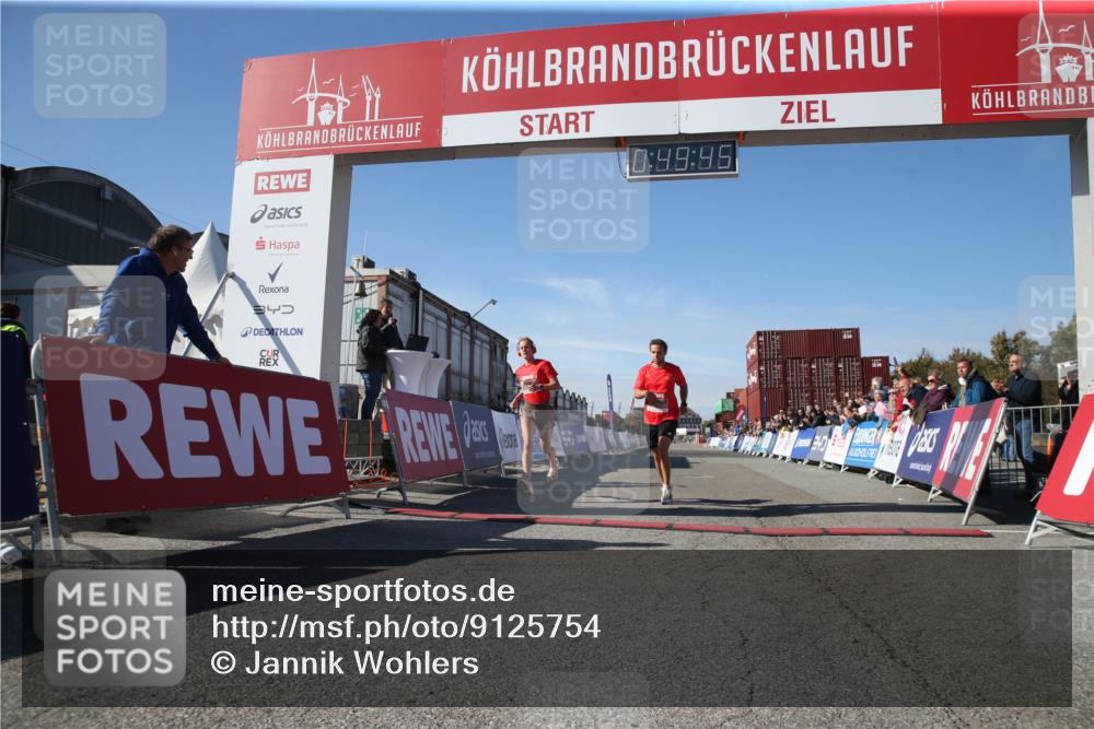 03.10.2025 - Köhlbrandbrückenlauf Jannik Wohlers http://msf.ph/oto/9125754 03.10.2025 12:49:45 Ziel 5687, 5688, 6253, 6482 meine-sportfotos.de