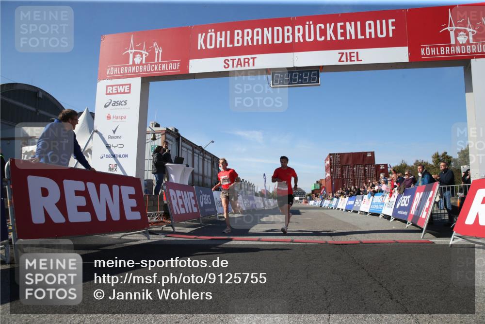 03.10.2025 - Köhlbrandbrückenlauf Jannik Wohlers http://msf.ph/oto/9125755 03.10.2025 12:49:45 Ziel 5687, 5688, 6253, 6482 meine-sportfotos.de
