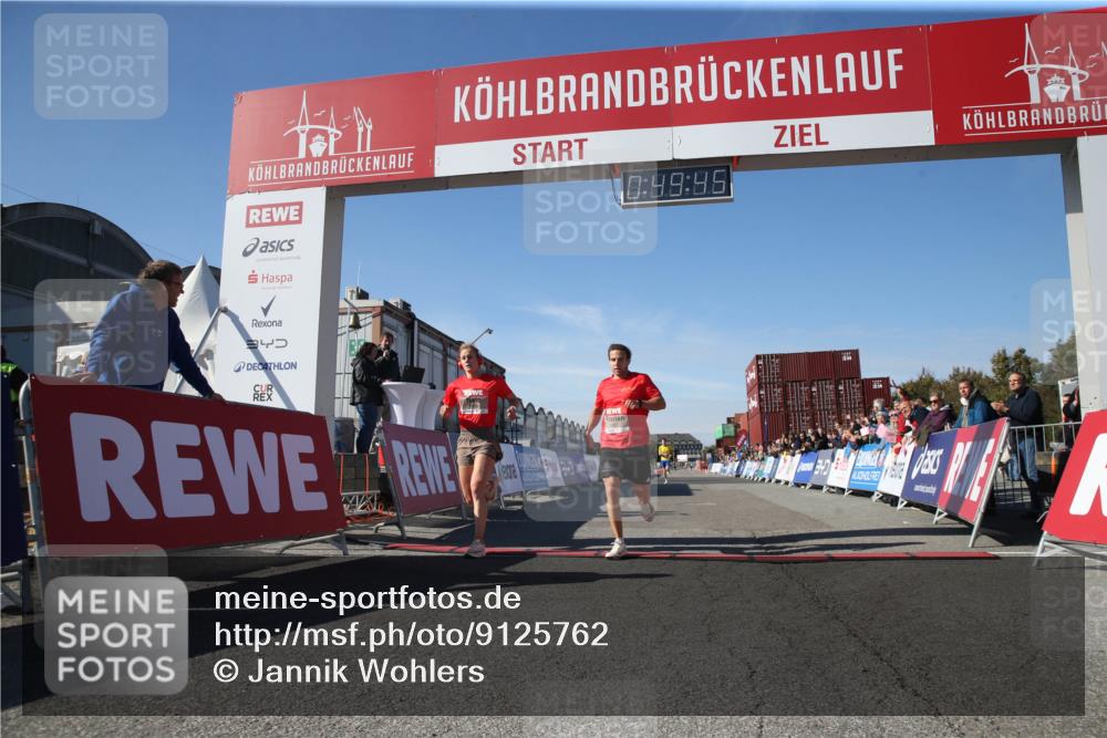 03.10.2025 - Köhlbrandbrückenlauf Jannik Wohlers http://msf.ph/oto/9125762 03.10.2025 12:49:46 Ziel 5687, 5688, 6253 meine-sportfotos.de