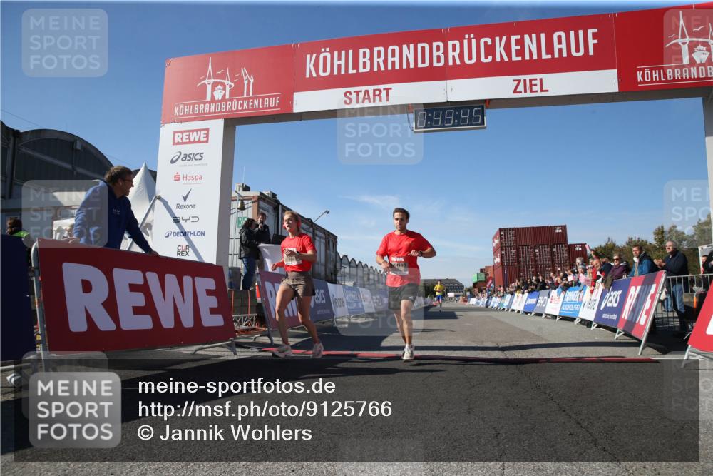 03.10.2025 - Köhlbrandbrückenlauf Jannik Wohlers http://msf.ph/oto/9125766 03.10.2025 12:49:46 Ziel 5687, 5688, 6253 meine-sportfotos.de