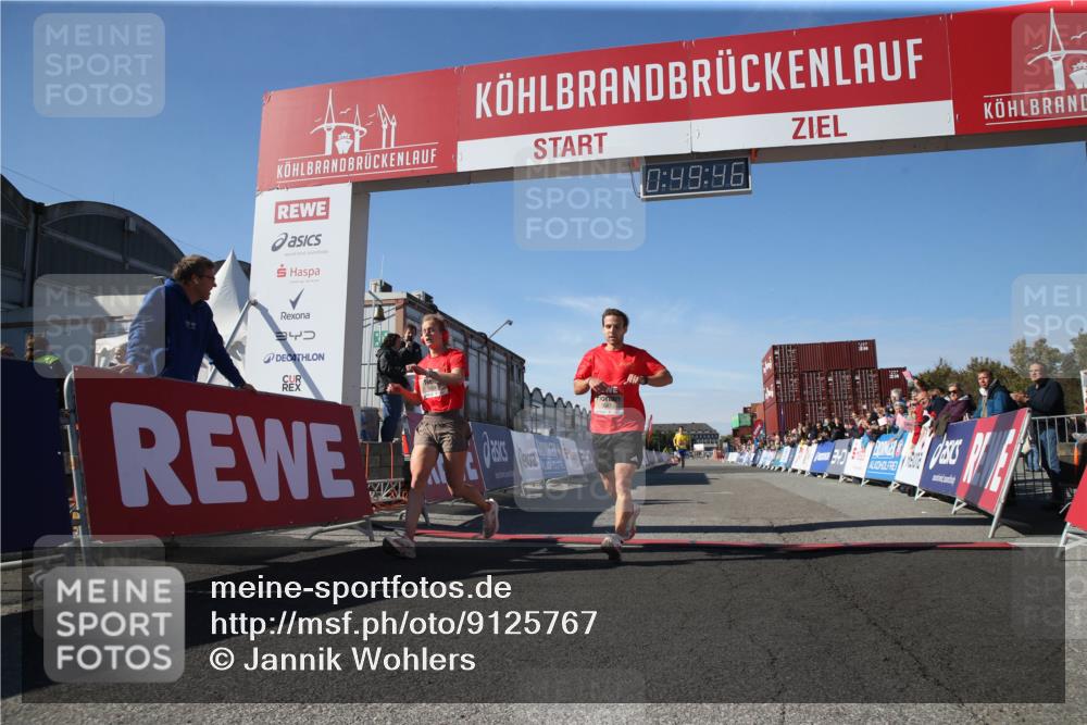 03.10.2025 - Köhlbrandbrückenlauf Jannik Wohlers http://msf.ph/oto/9125767 03.10.2025 12:49:46 Ziel 5687, 5688, 6253 meine-sportfotos.de
