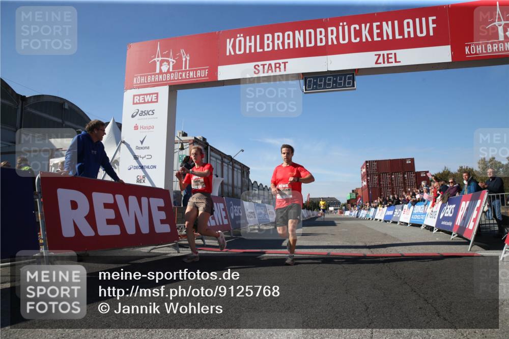 03.10.2025 - Köhlbrandbrückenlauf Jannik Wohlers http://msf.ph/oto/9125768 03.10.2025 12:49:46 Ziel 5687, 5688, 6253 meine-sportfotos.de