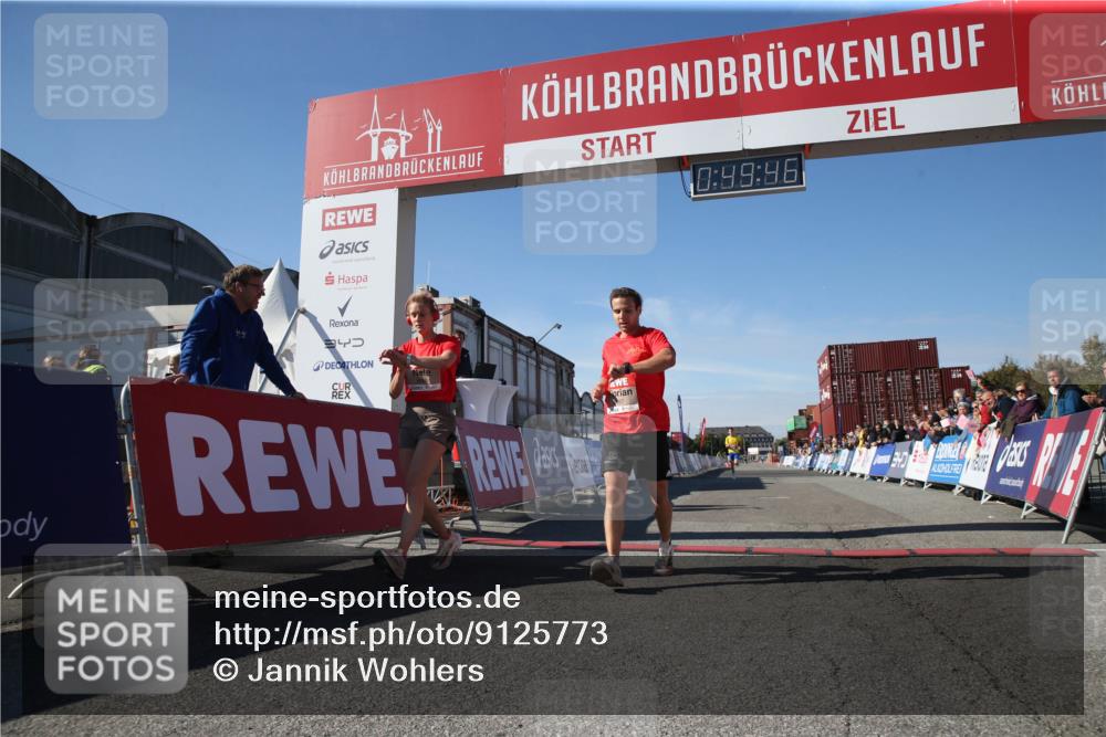 03.10.2025 - Köhlbrandbrückenlauf Jannik Wohlers http://msf.ph/oto/9125773 03.10.2025 12:49:46 Ziel 5687, 5688, 6253 meine-sportfotos.de