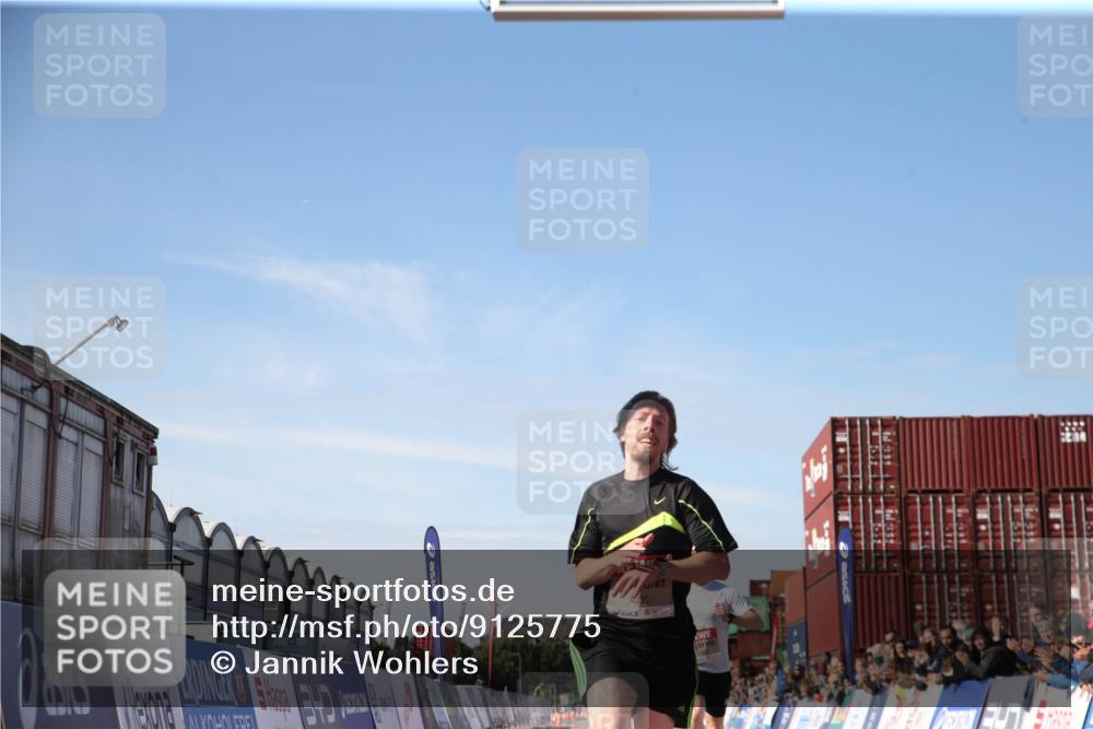 03.10.2025 - Köhlbrandbrückenlauf Jannik Wohlers http://msf.ph/oto/9125775 03.10.2025 12:50:07 Ziel 4035, 6086 meine-sportfotos.de