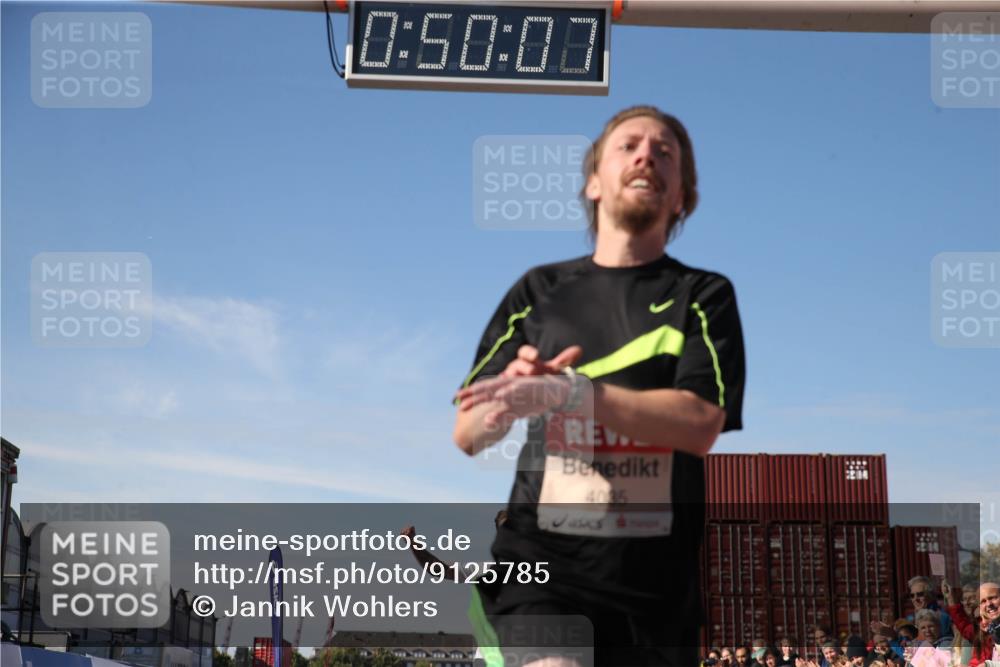 03.10.2025 - Köhlbrandbrückenlauf Jannik Wohlers http://msf.ph/oto/9125785 03.10.2025 12:50:07 Ziel 4035, 6086 meine-sportfotos.de