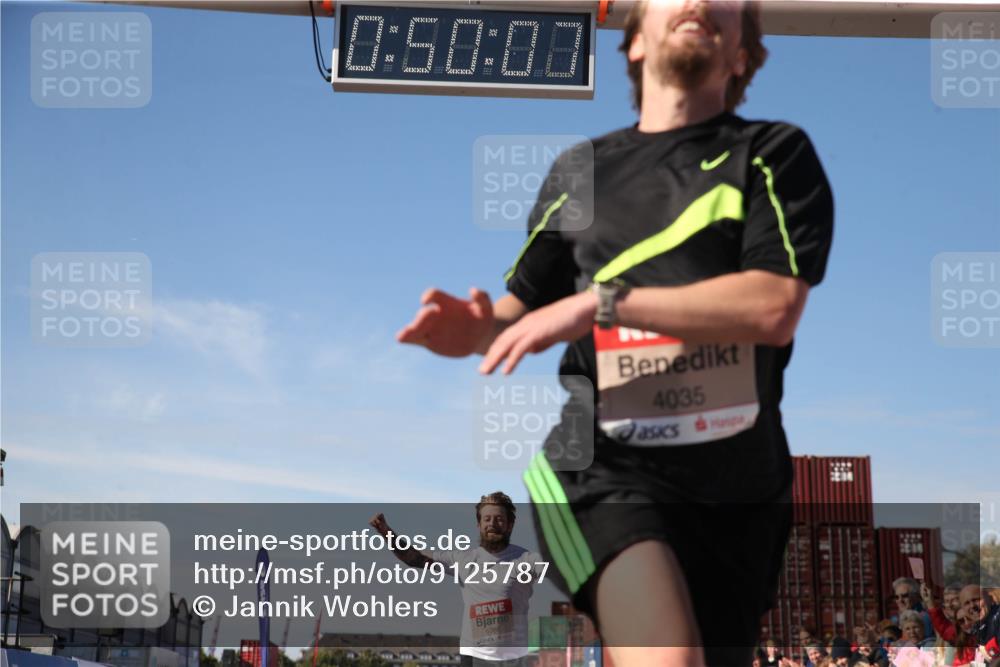 03.10.2025 - Köhlbrandbrückenlauf Jannik Wohlers http://msf.ph/oto/9125787 03.10.2025 12:50:07 Ziel 4035, 6086 meine-sportfotos.de
