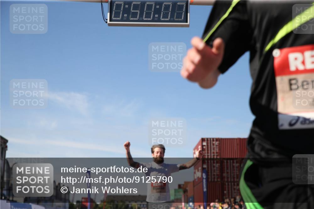 03.10.2025 - Köhlbrandbrückenlauf Jannik Wohlers http://msf.ph/oto/9125790 03.10.2025 12:50:08 Ziel 4035, 6086 meine-sportfotos.de
