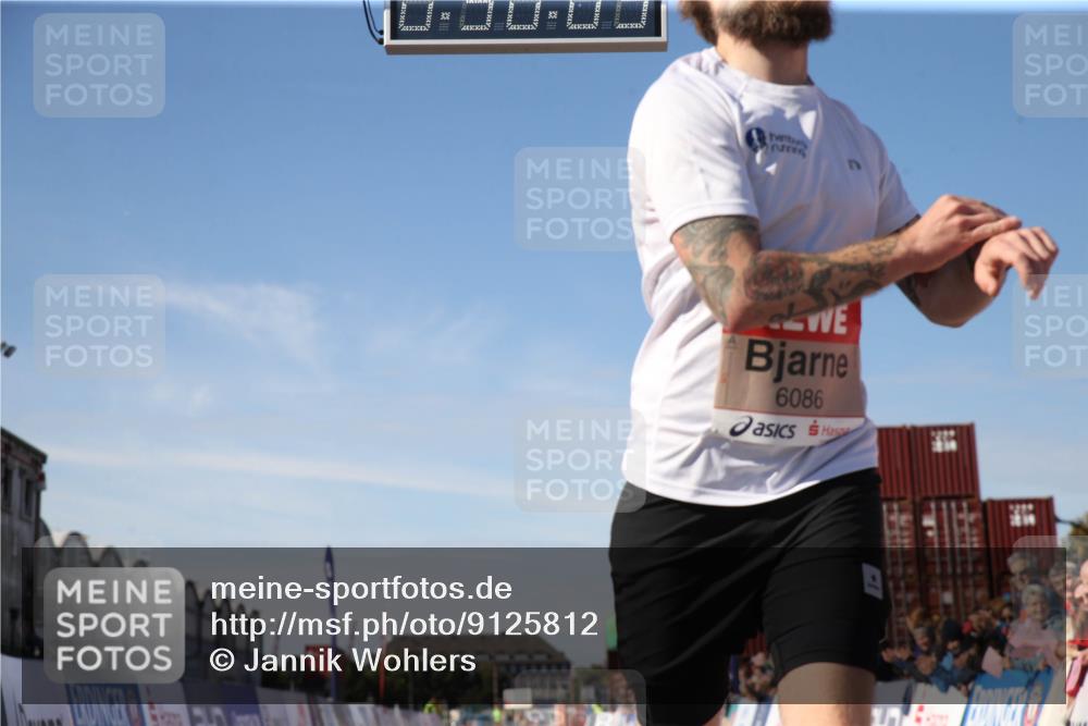 03.10.2025 - Köhlbrandbrückenlauf Jannik Wohlers http://msf.ph/oto/9125812 03.10.2025 12:50:09 Ziel 4035, 6086 meine-sportfotos.de